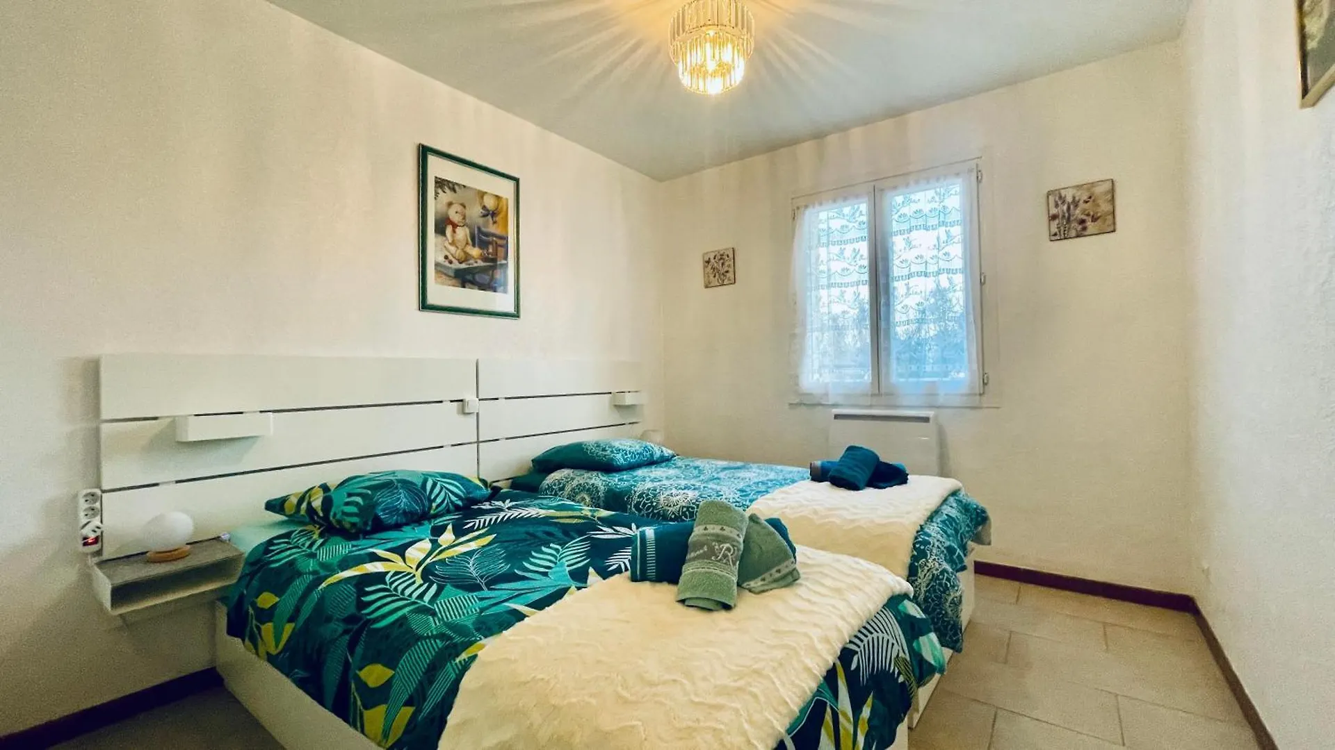 LUBERON EN PROVENCE GITE 3 CHAMBRES avec PISCINE PRIVEE Cheval-Blanc France